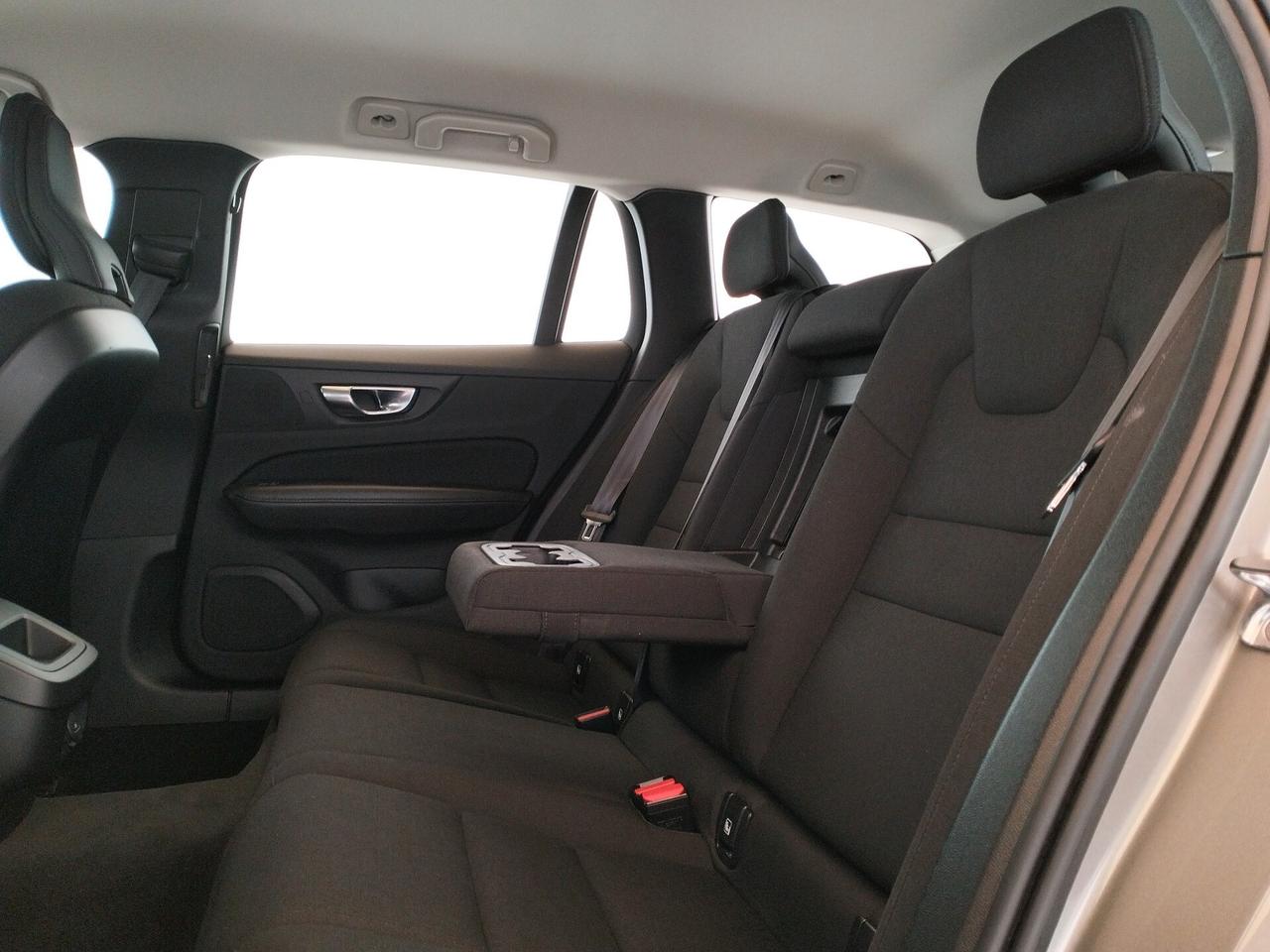 VOLVO V60 2.0 b4 Momentum Business auto - IVA ESPOSTA