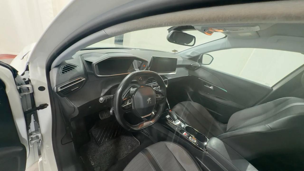 Peugeot 208 motore elettrico 136 CV 5 porte Allure