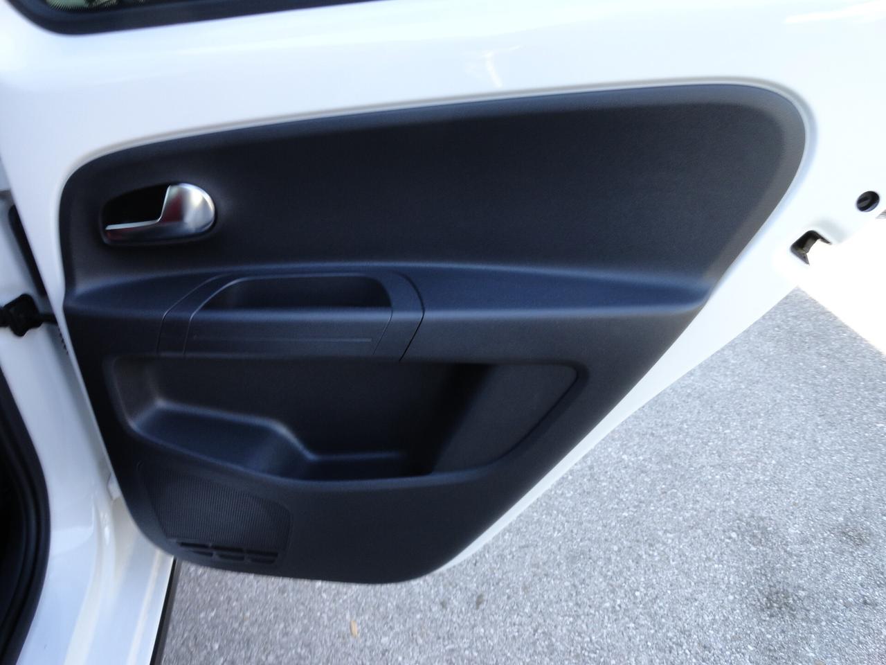 Volkswagen up! 1.0 75 CV 5p. cross