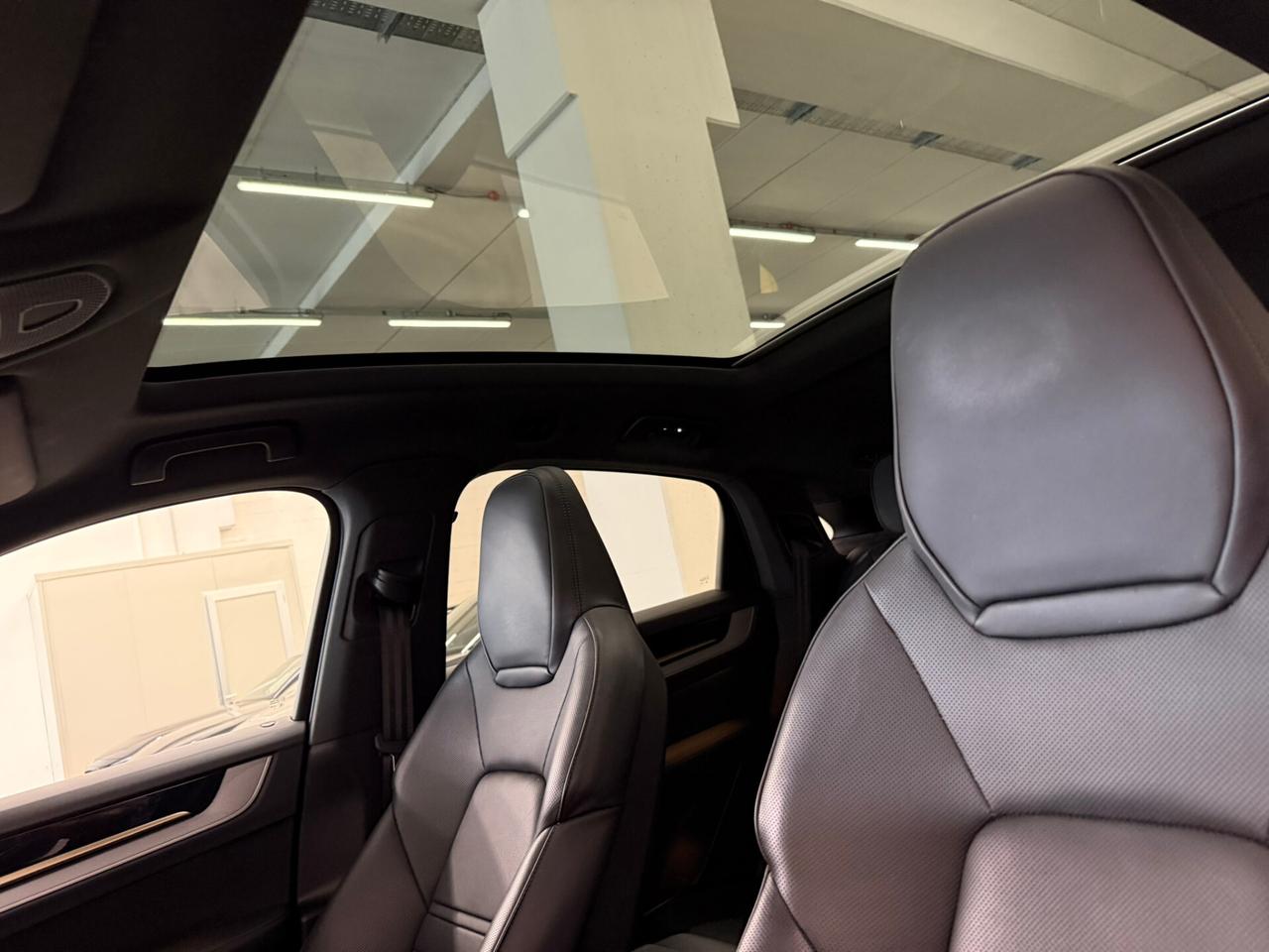 Porsche Cayenne Coupé 3.0 V6 E-Hybrid Black Edition