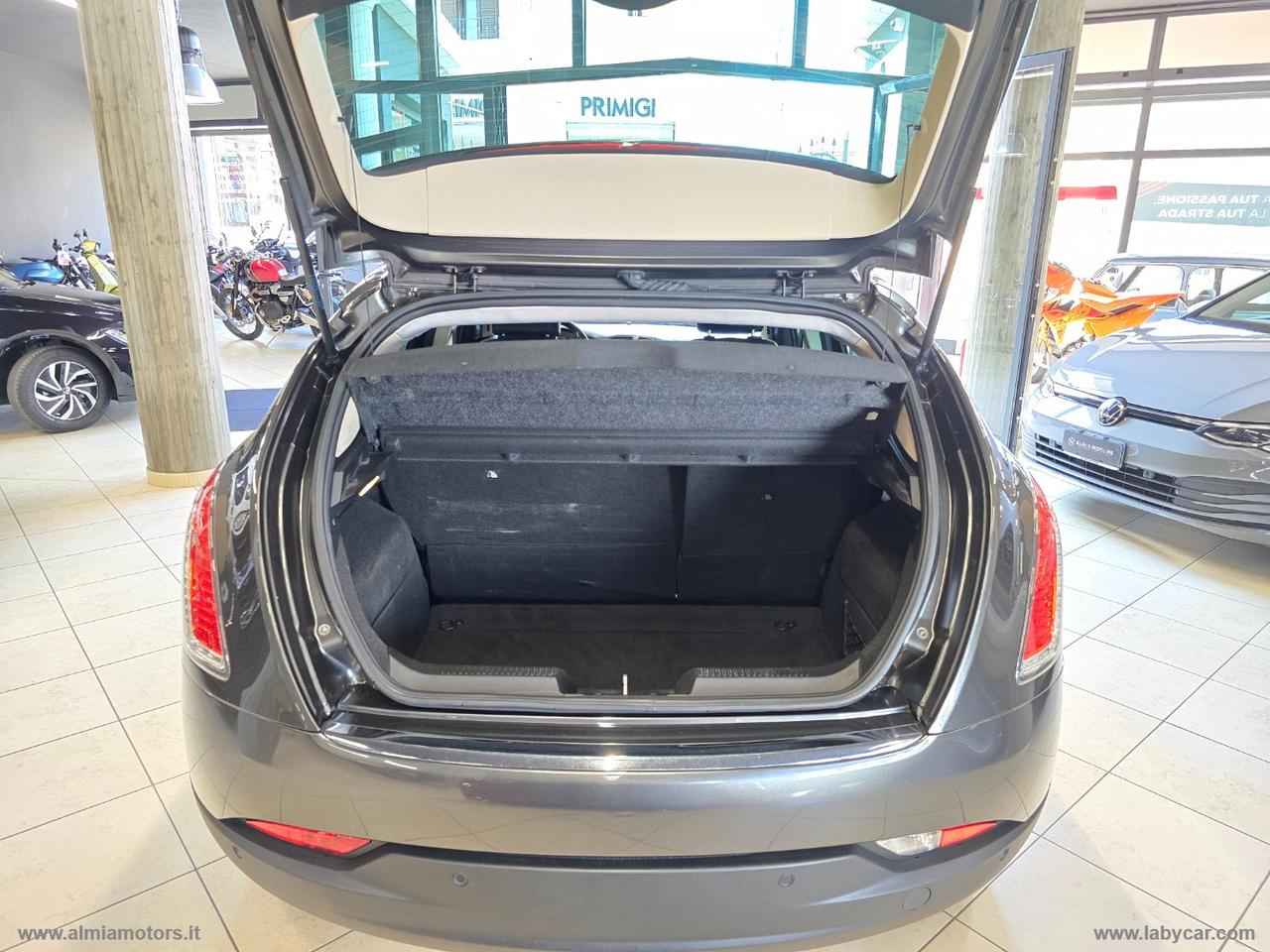 LANCIA Delta 2.0 MJT Argento