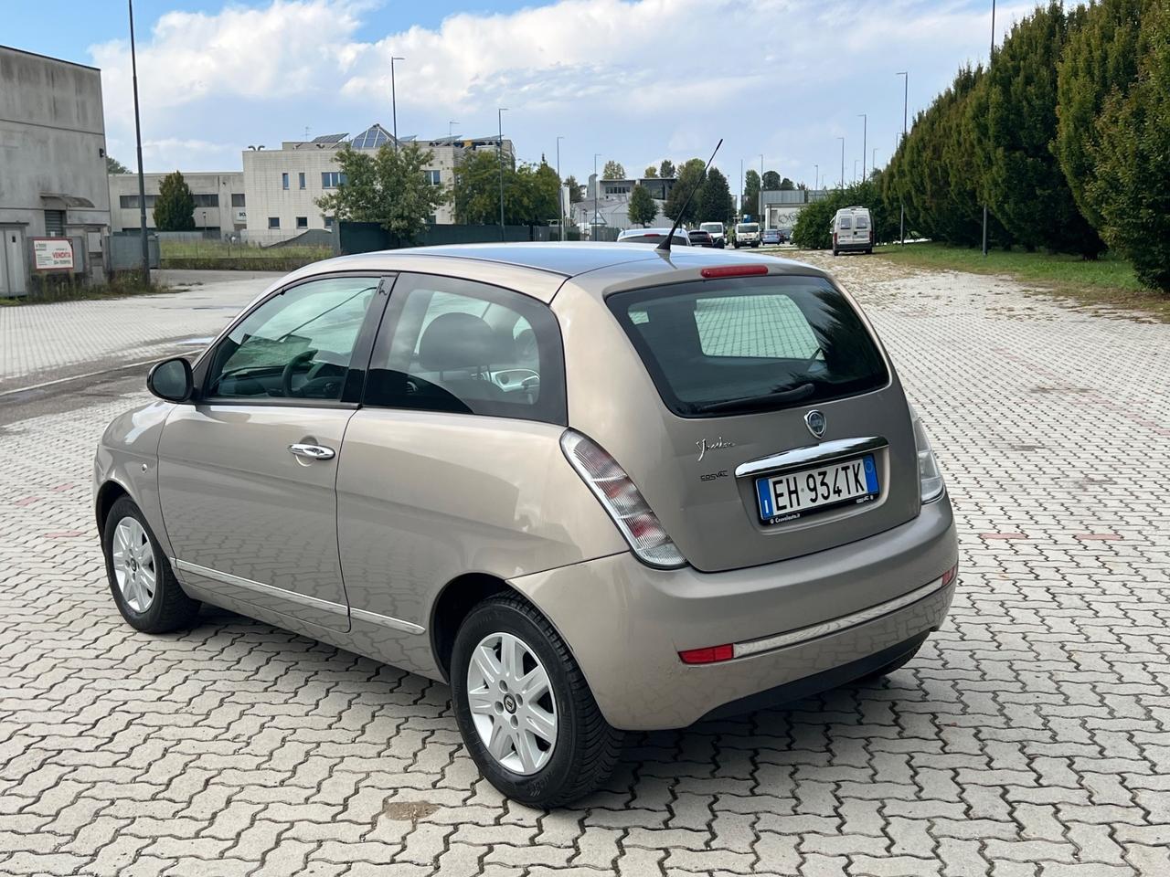 Lancia Ypsilon 1.3 MJT 75 CV Platinum