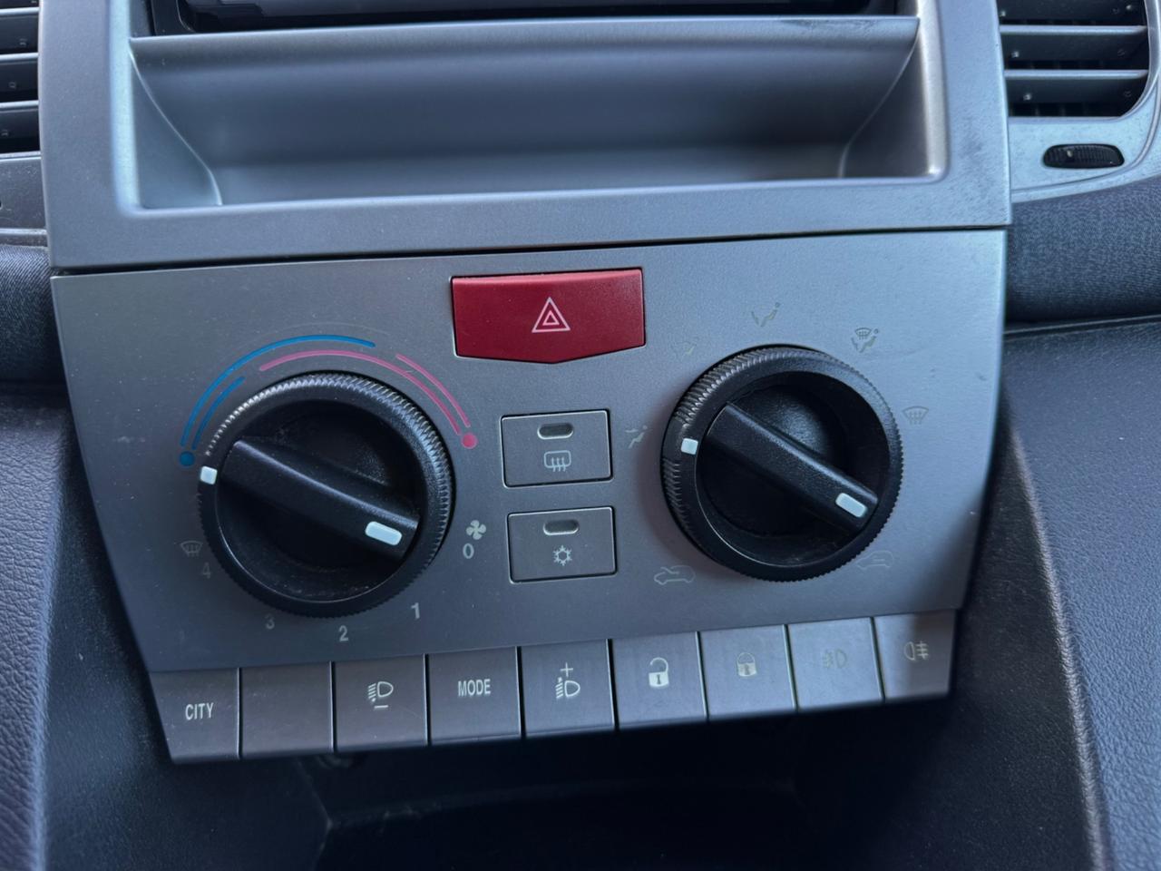 Lancia Ypsilon 1.3 MJT 75 CV Platinum