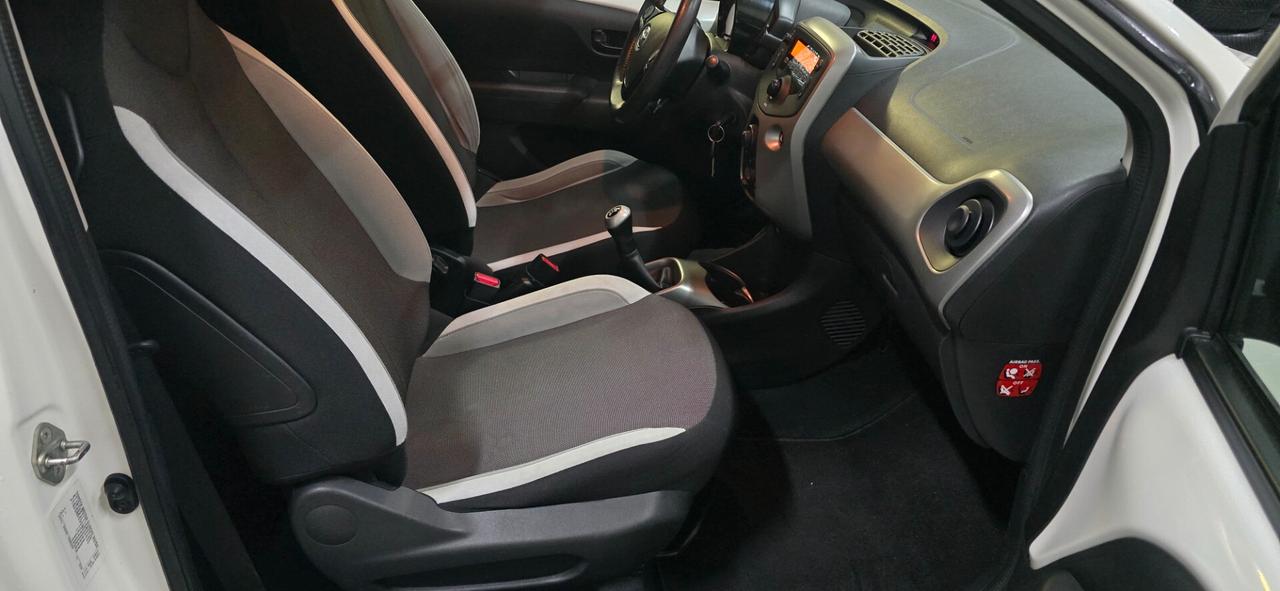 Toyota Aygo 1.0 VVT-i 69 CV 3 porte x-clusiv