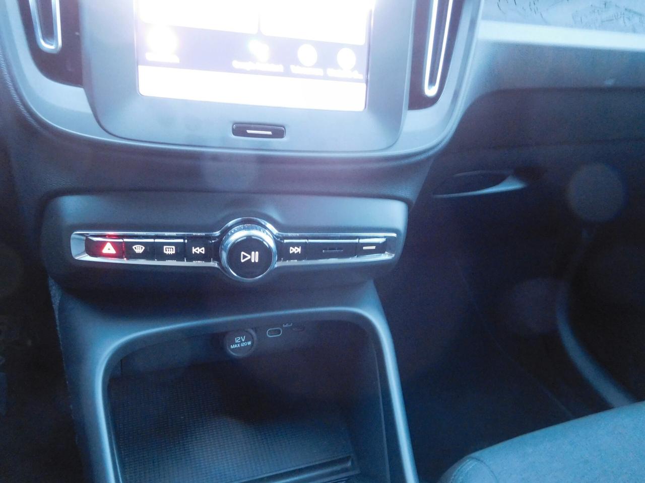 Volvo XC40 B3 Hybrid automatico Essential