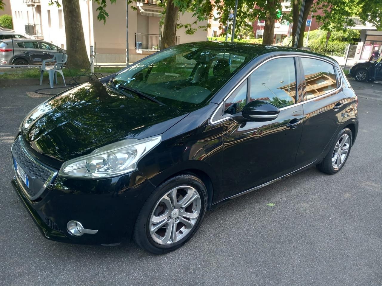 Peugeot 208 1.4 HDi 68 CV 5 porte Allure