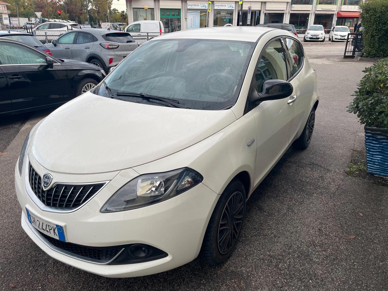 Lancia Ypsilon 1.0 FireFly 5 porte S&S Hybrid Ecochic Silver