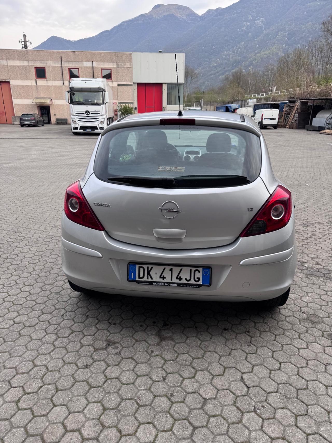 Opel Corsa 1.2 3 porte Sport