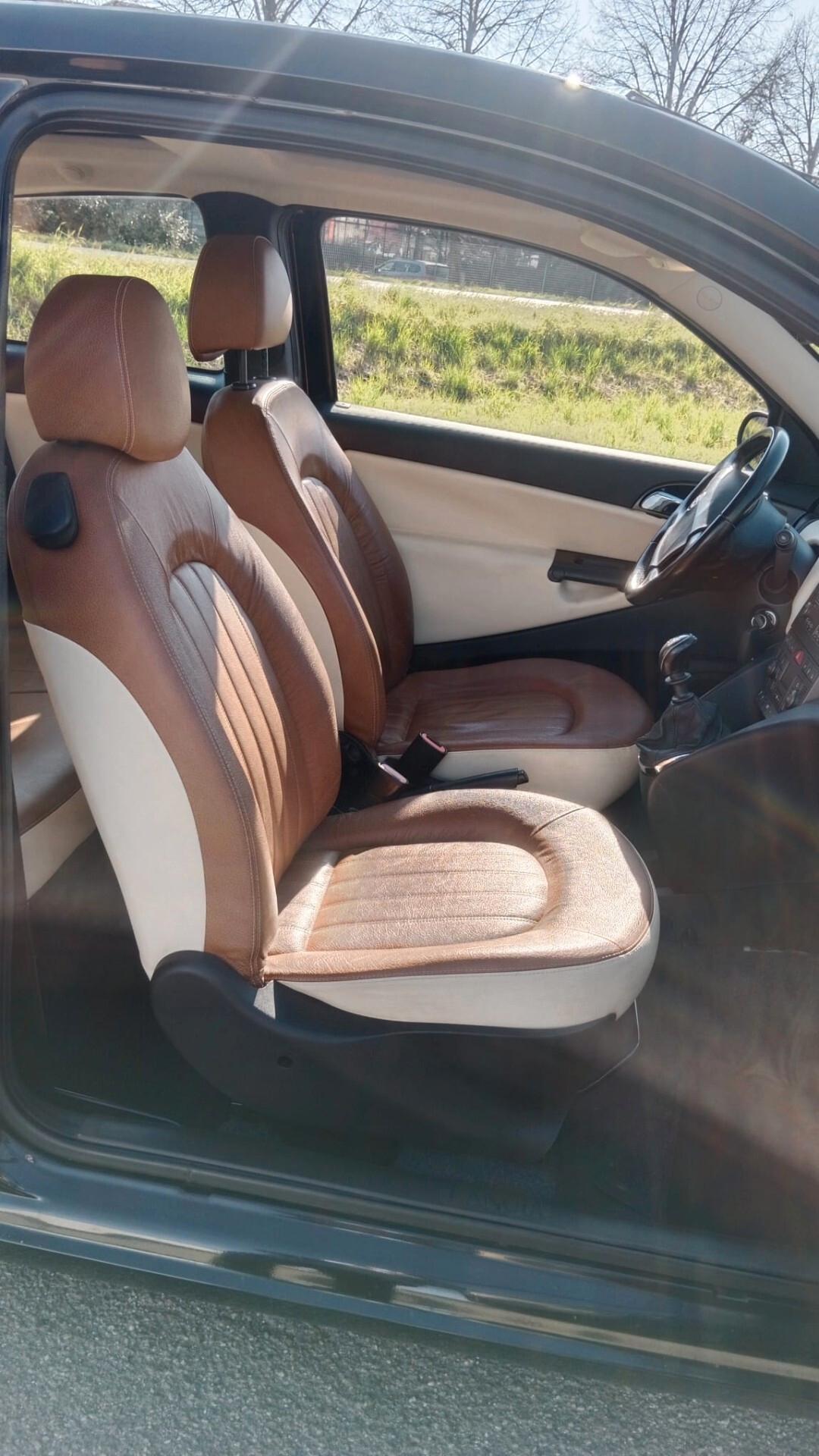 Lancia Ypsilon 1.4 16V Oro