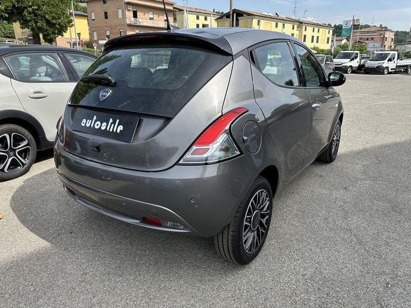 Lancia Ypsilon 1.0 FireFly 5 porte S&S Hybrid Platino