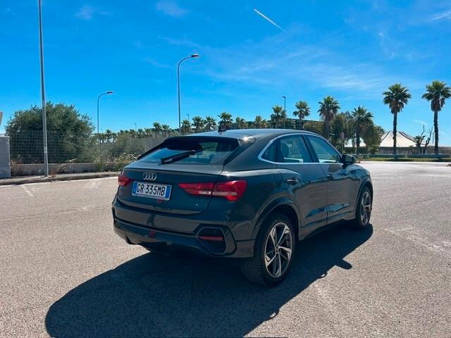 Audi Q3 35 TDI quattro S tronic Identity Black