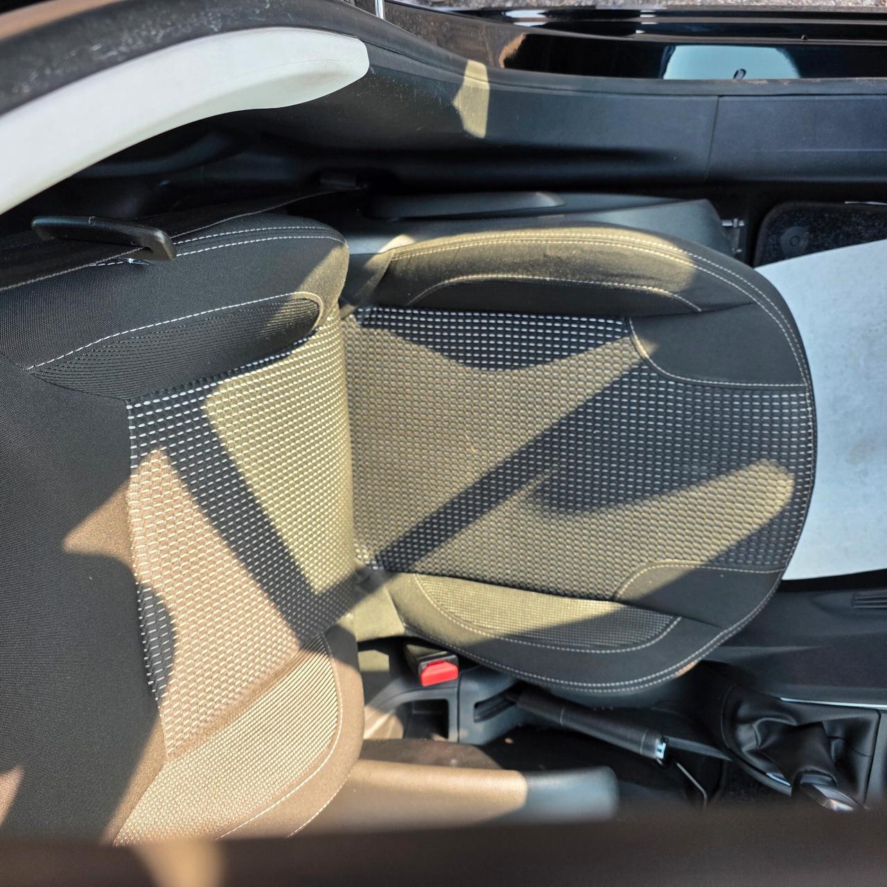 Peugeot 208 1.6 HDi 100 CV 5 porte GT Line Neopatentati ok -VEDI BENE FOTO-