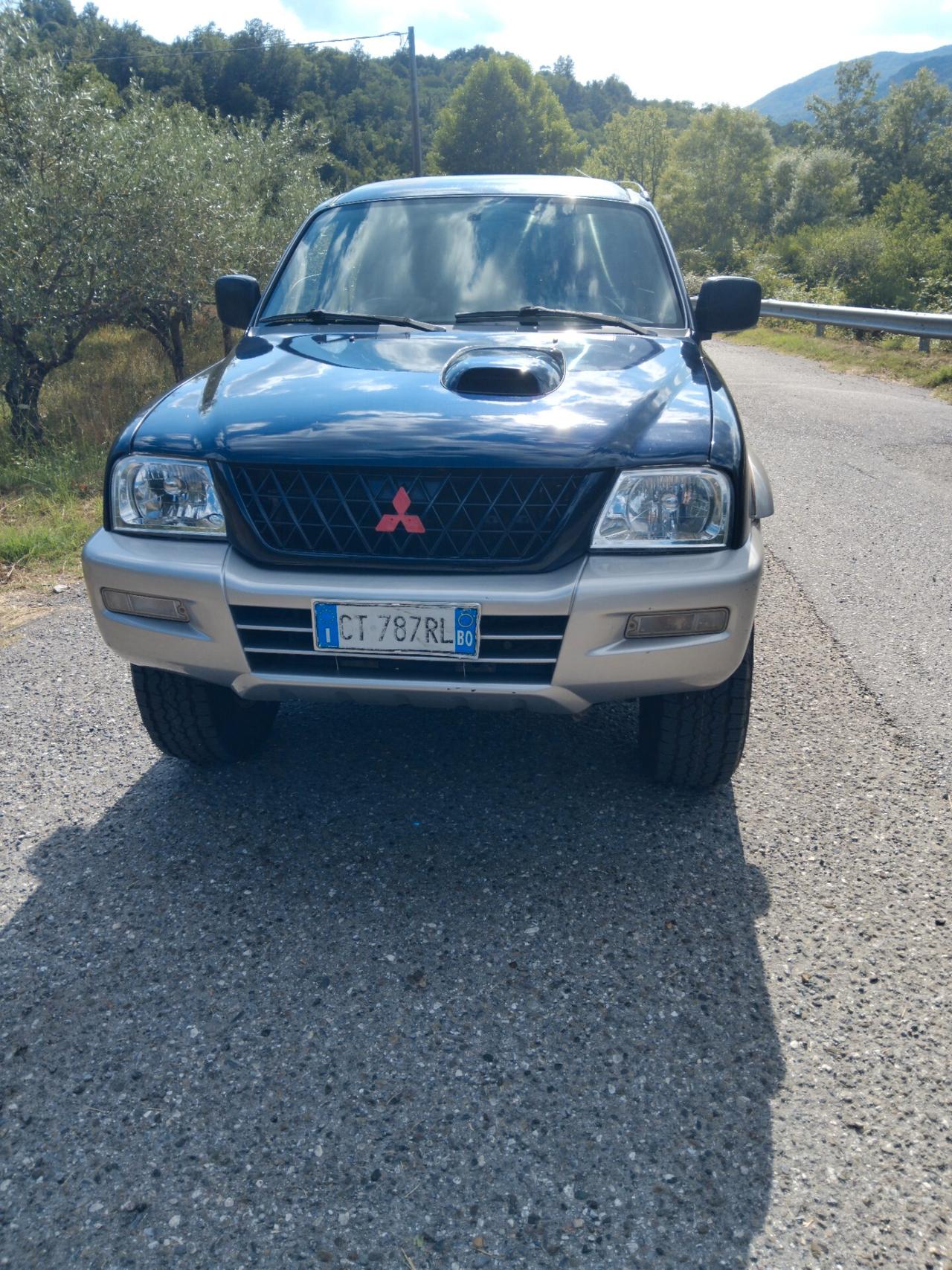 Mitsubishi L200 2.5 TD cat 4WD Club Cab Intense