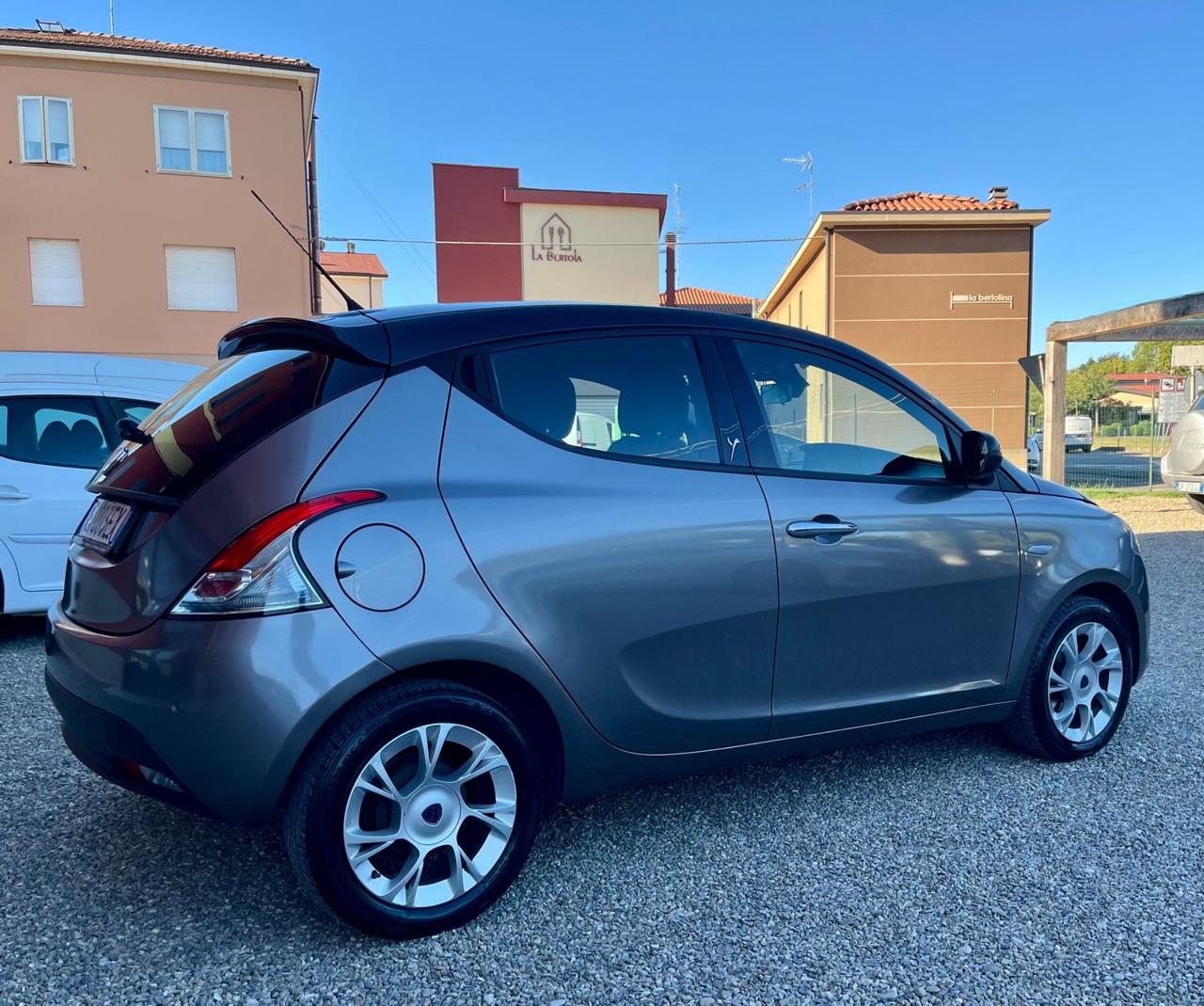 Lancia Ypsilon 0.9 TwinAir 85 CV 5 porte