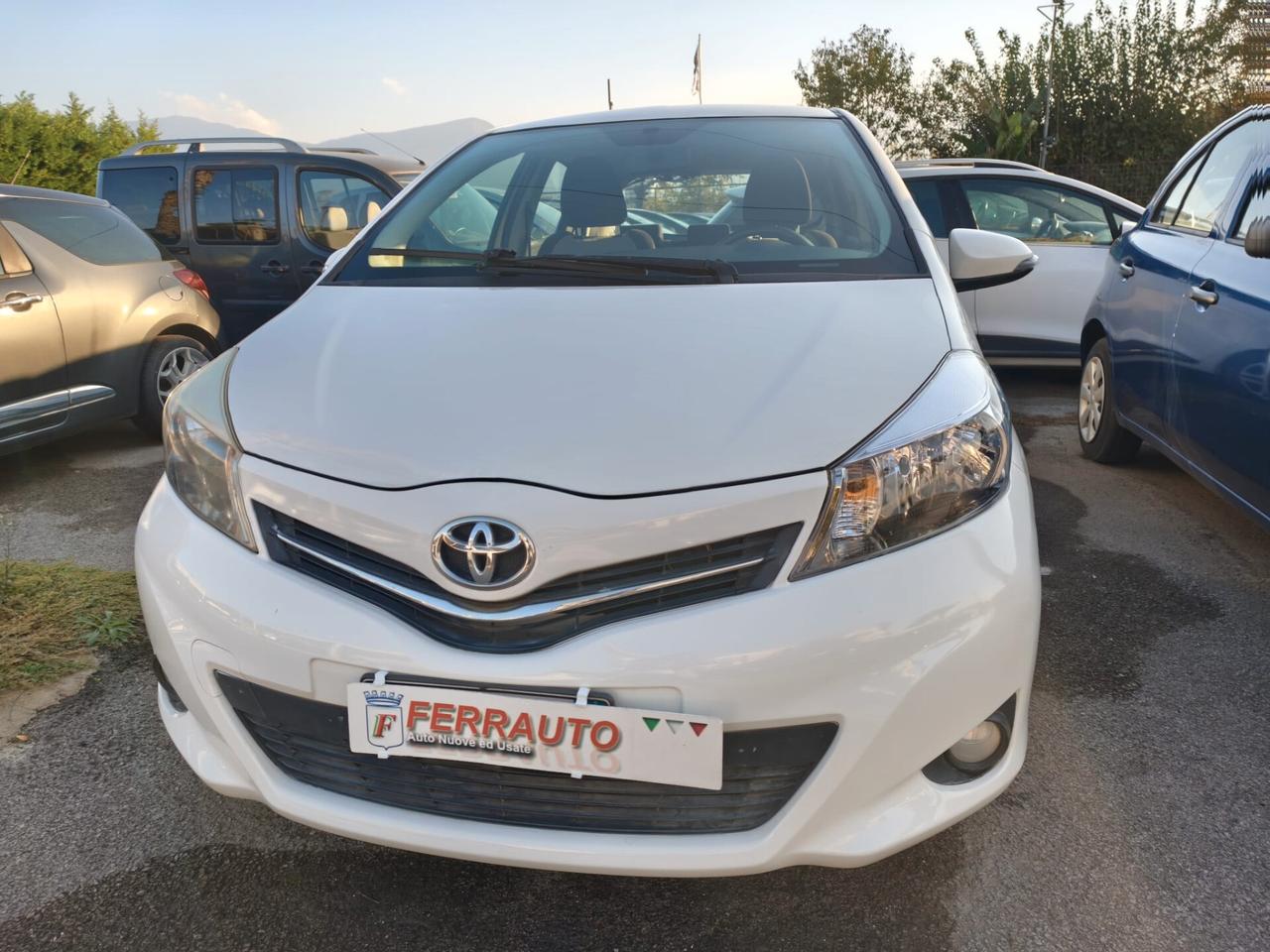 TOYOTA YARIS 1.0 LOUNGE +NAVI