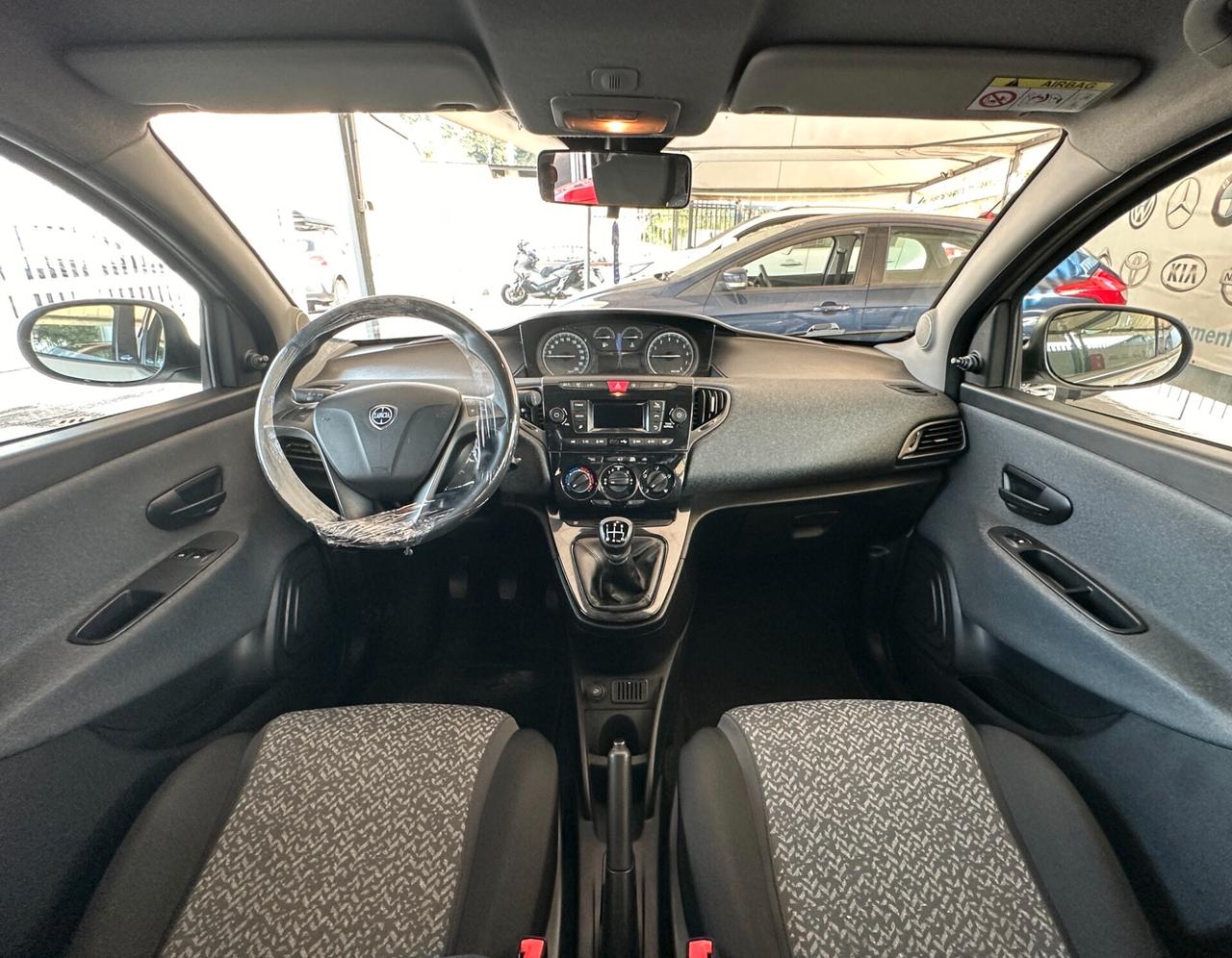 Lancia Ypsilon 1.2 69 CV 5 porte Silver