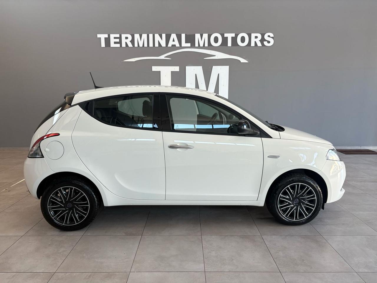 Lancia Ypsilon 1.0 FireFly 5 porte S&S Hybrid Oro
