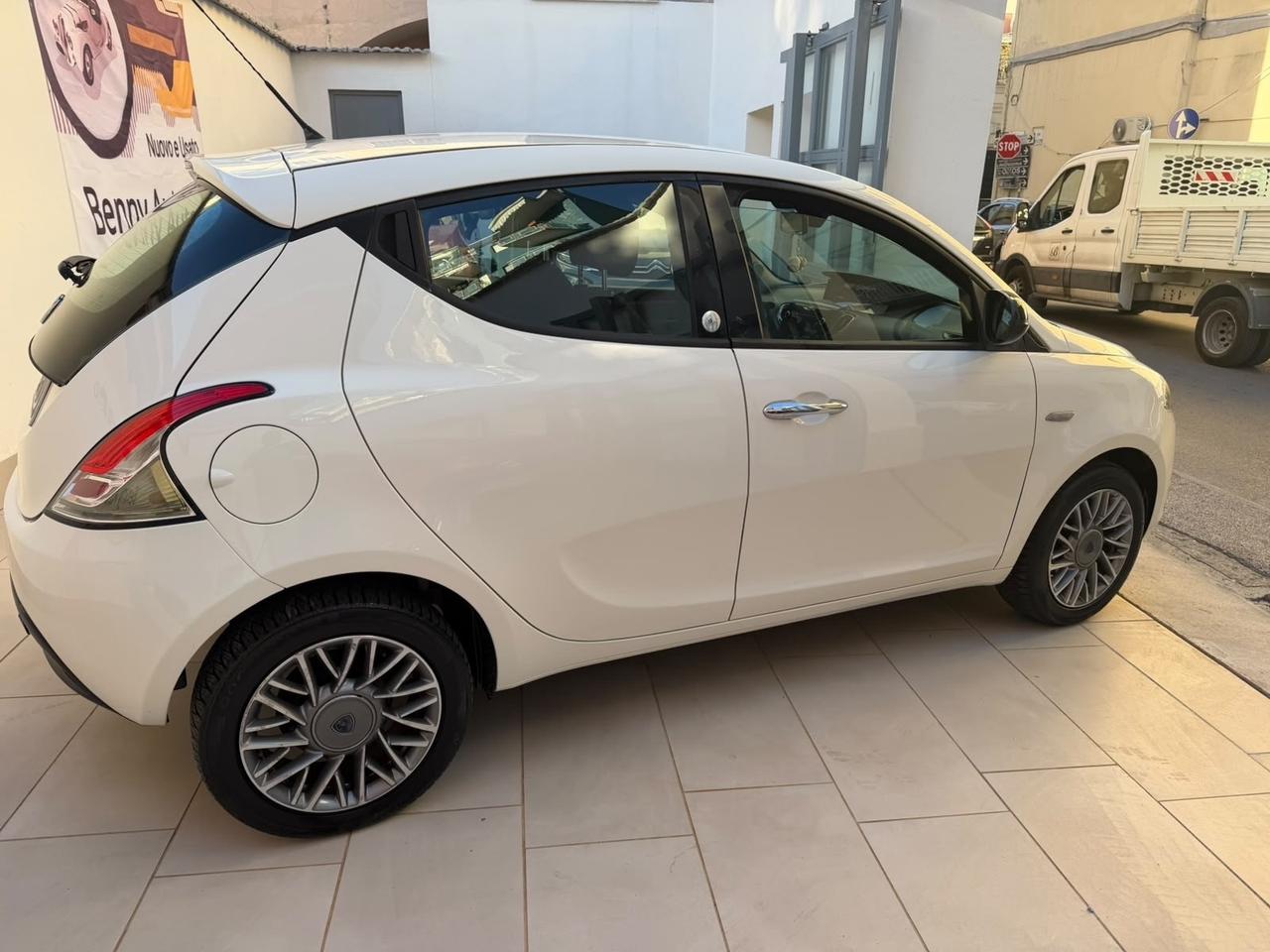 Lancia Ypsilon 1.2 69 CV 5 porte GPL Ecochic Platinum