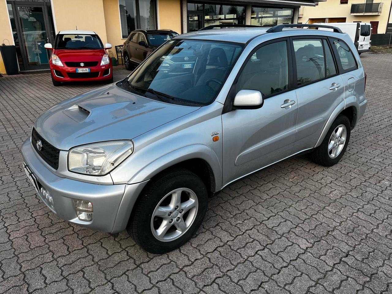 TOYOTA RAV 4 2.0 D-4D 5/P 4X4 SI A NEOPATENTATI