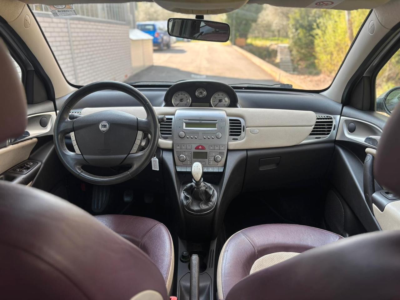 Lancia Ypsilon 1.4 16V Platino