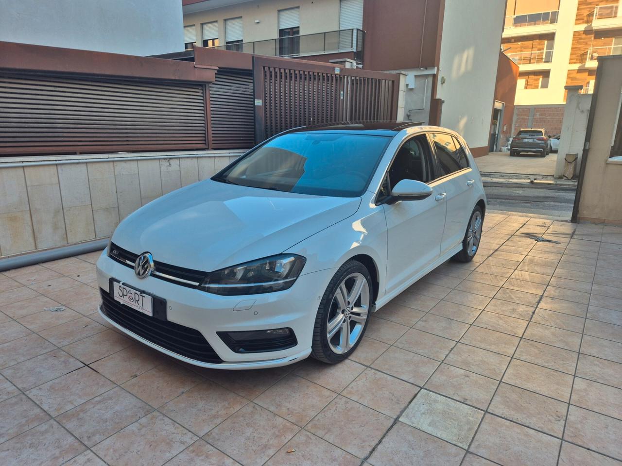 Volkswagen Golf 1.6 TDI 5p. R-LINE TETTO