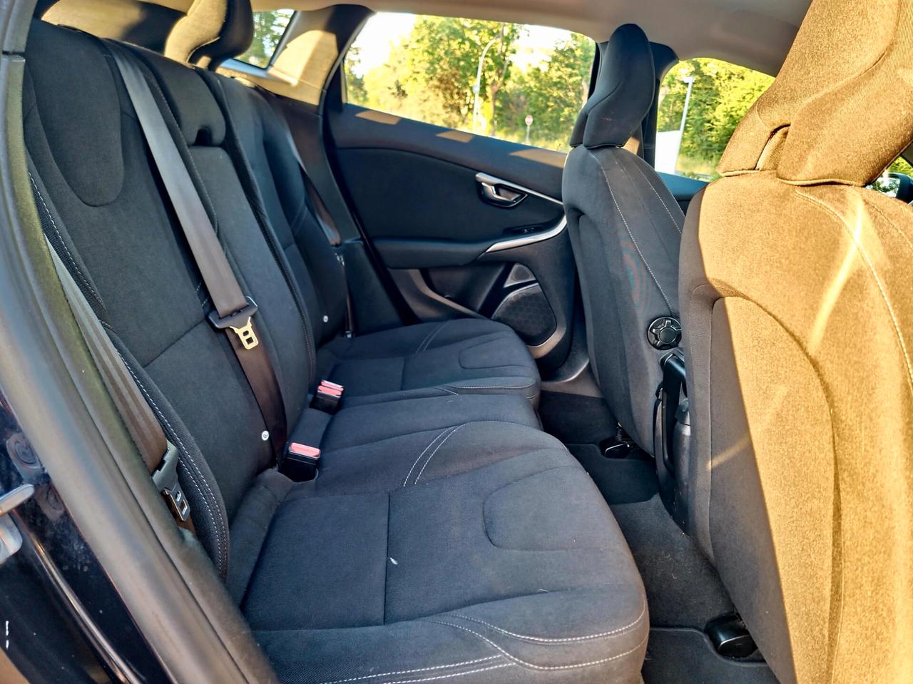 Volvo V40 D2 Geartronic R-design Momentum N1 2015-E6 NEO