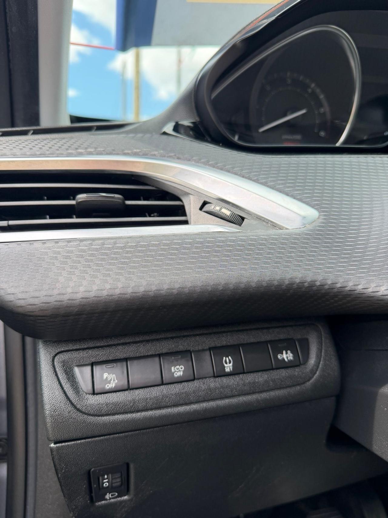 Peugeot 2008 1.6 e-HDi 115 CV Stop&Start Féline