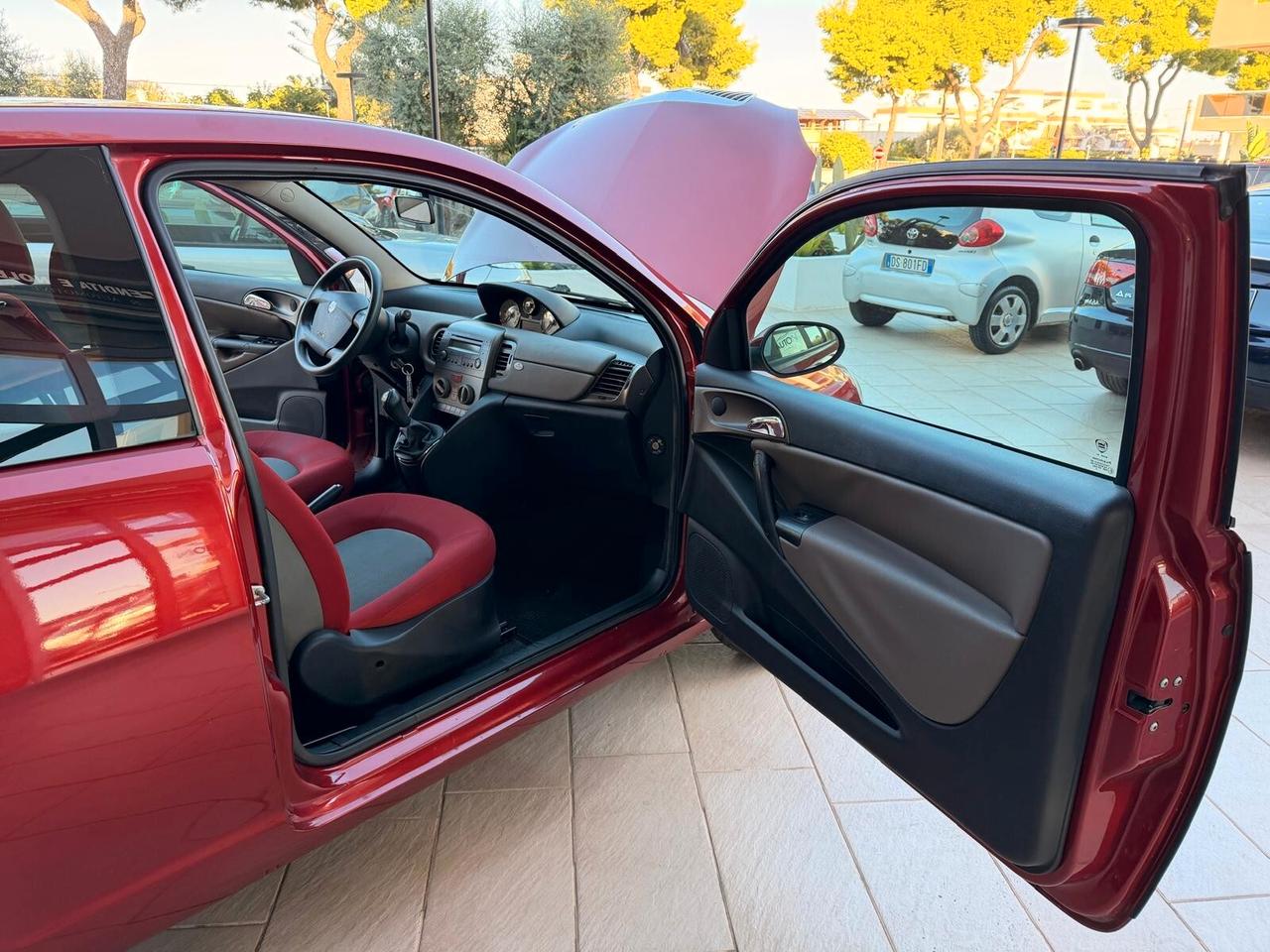 Lancia Ypsilon 1.3 MJT 75 CV Platino