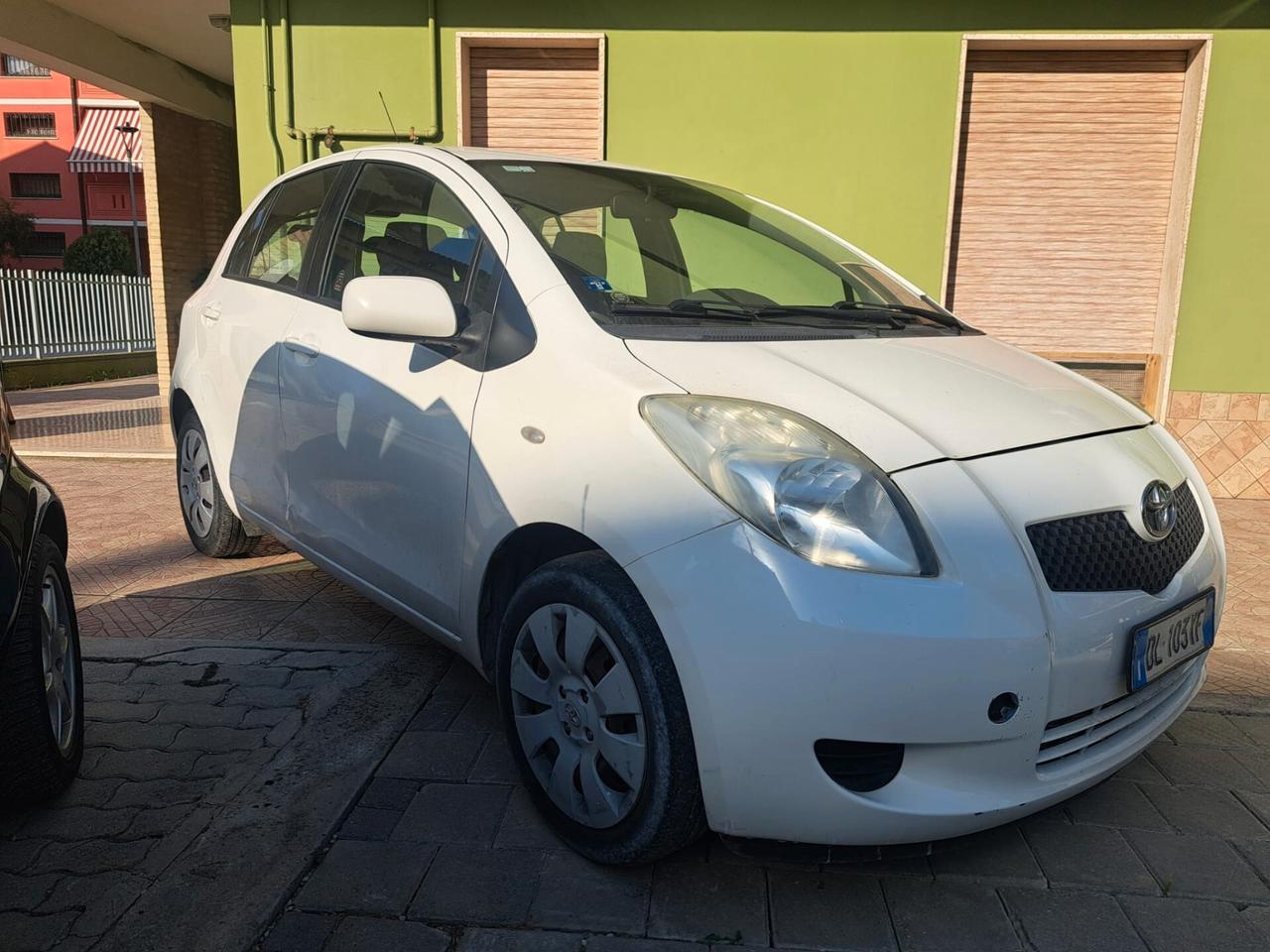 Toyota Yaris 1.0 5 porte