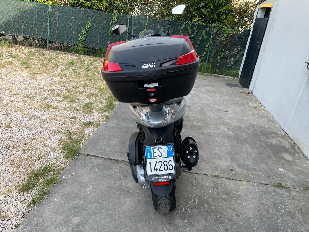 PIAGGIO BEVERLY 350 2020 COMPLETO DI BAULETTO