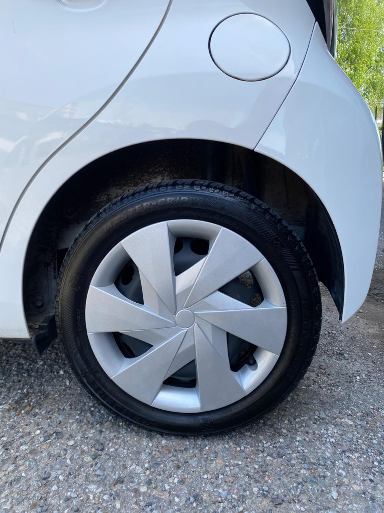 Toyota Aygo 1.0 VVT-i 69 CV 5 porte x-play