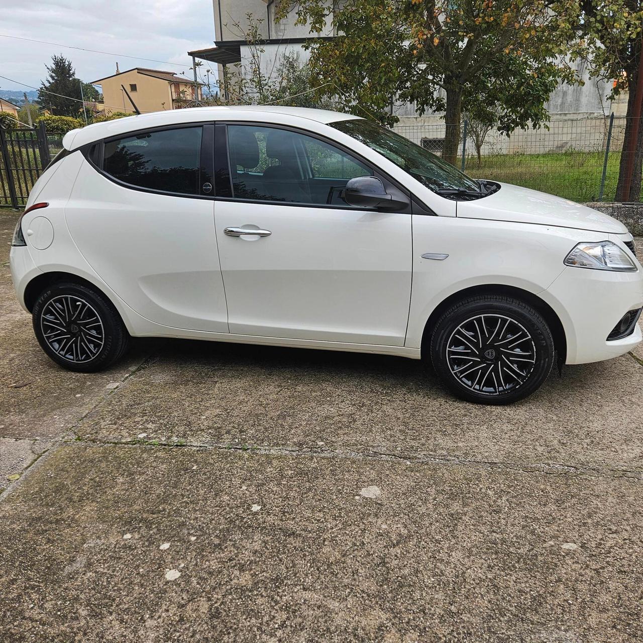 Lancia Ypsilon 1.0 70cv Hybrid Gold 2021 26.000km