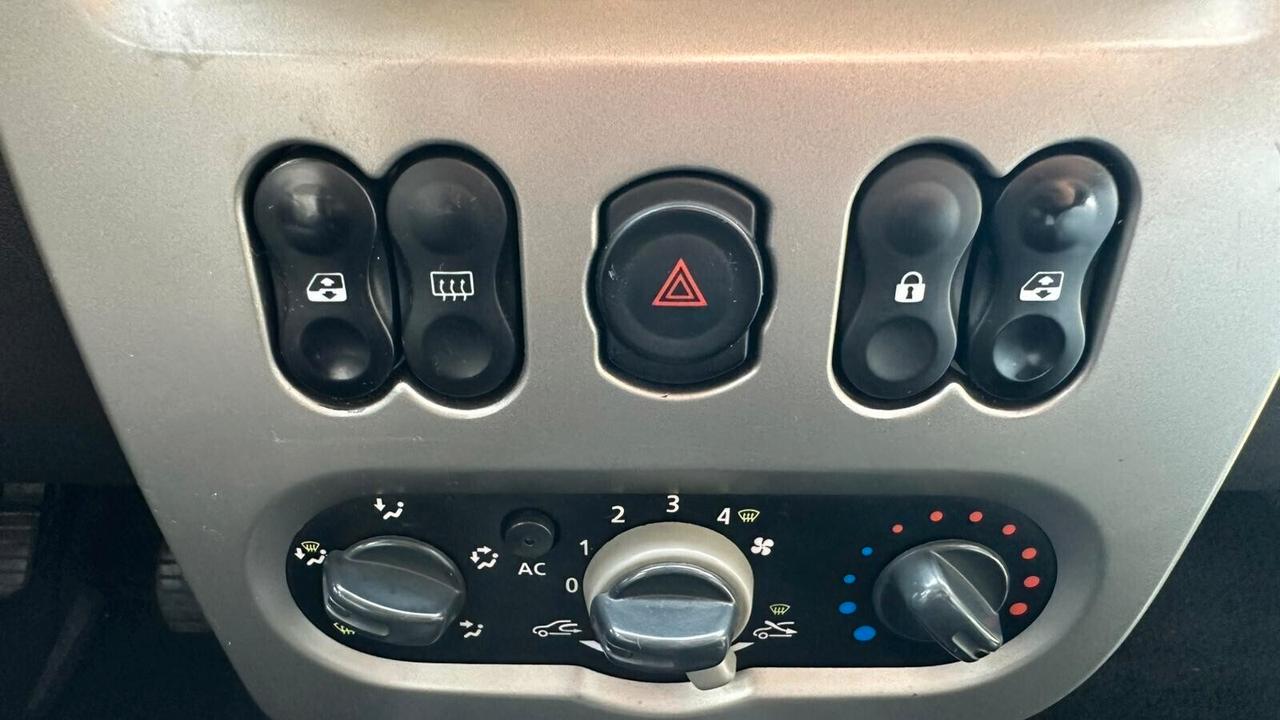 Dacia Sandero 1.2 16V Lauréate GPL 2010 NEOP leggi testo