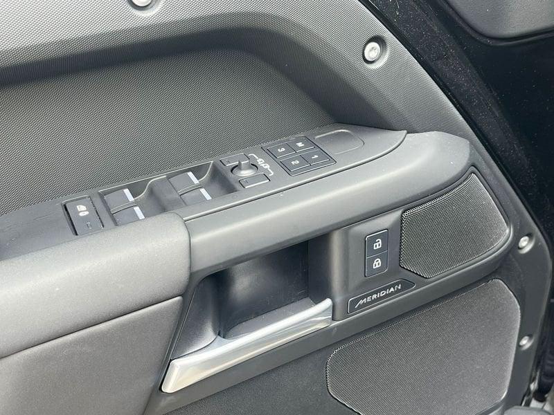 Land Rover Defender 110 3.0D I6 200 CV AWD Auto X-Dynamic SE
