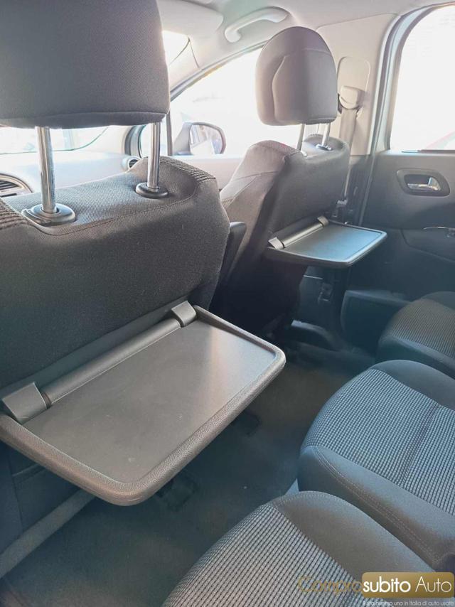 PEUGEOT 5008 1.6 HDi 7 POSTI