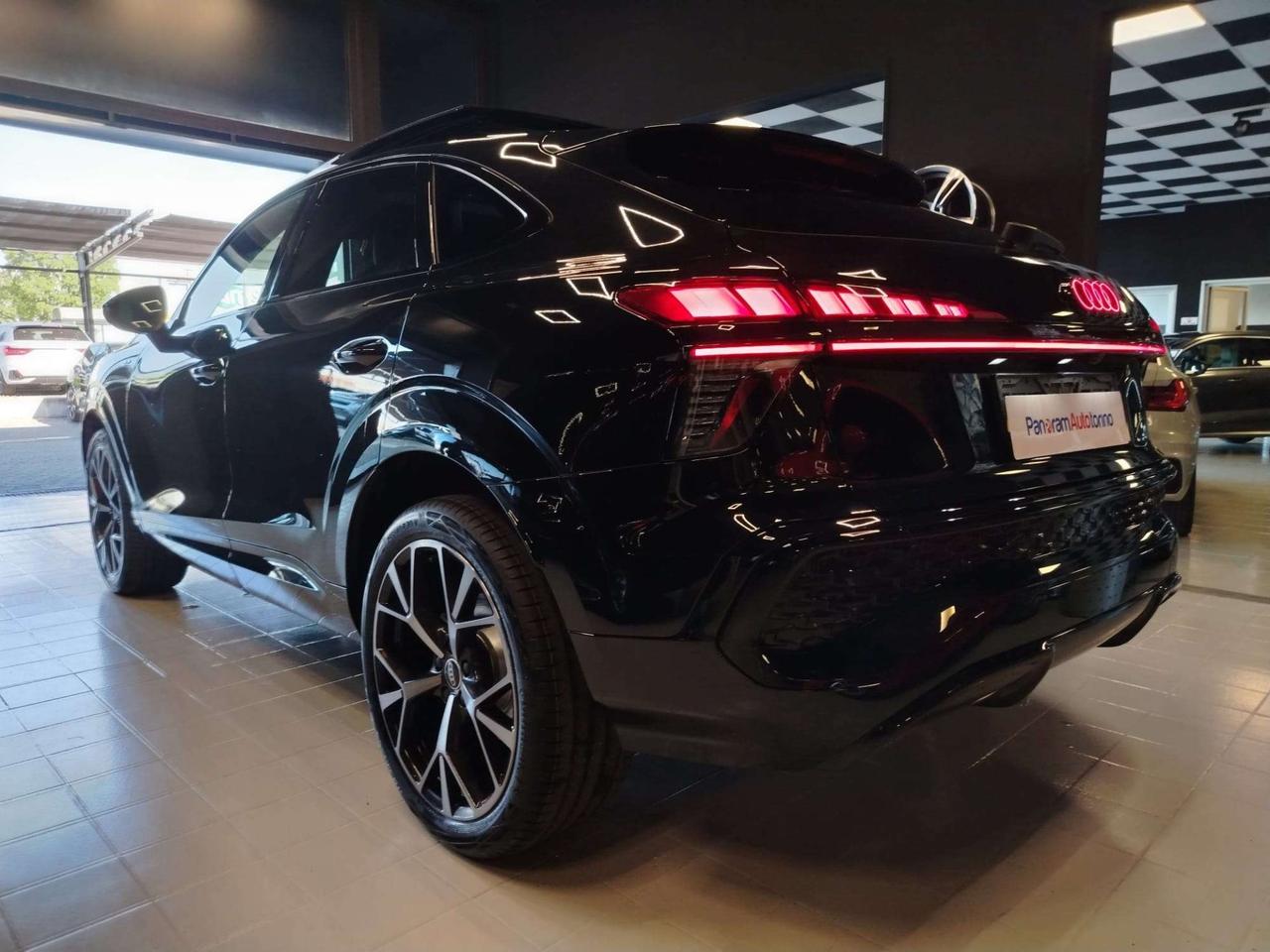 Audi Q3 Q3 Spb 35 2.0 tdi Identity Black s-tronic+ Tetto