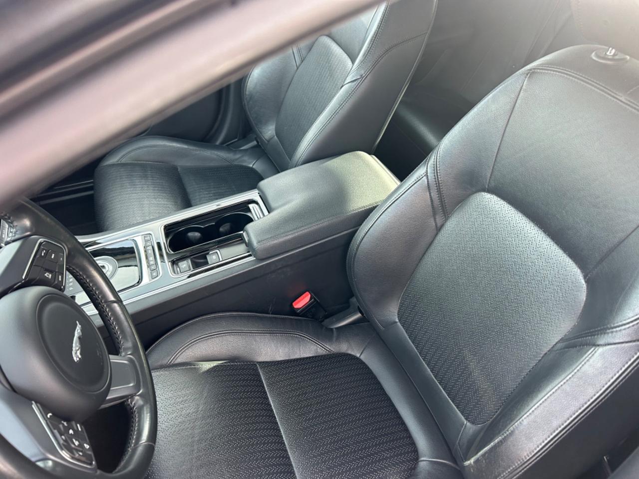 Jaguar XF 2.0 D 180 CV Portfolio