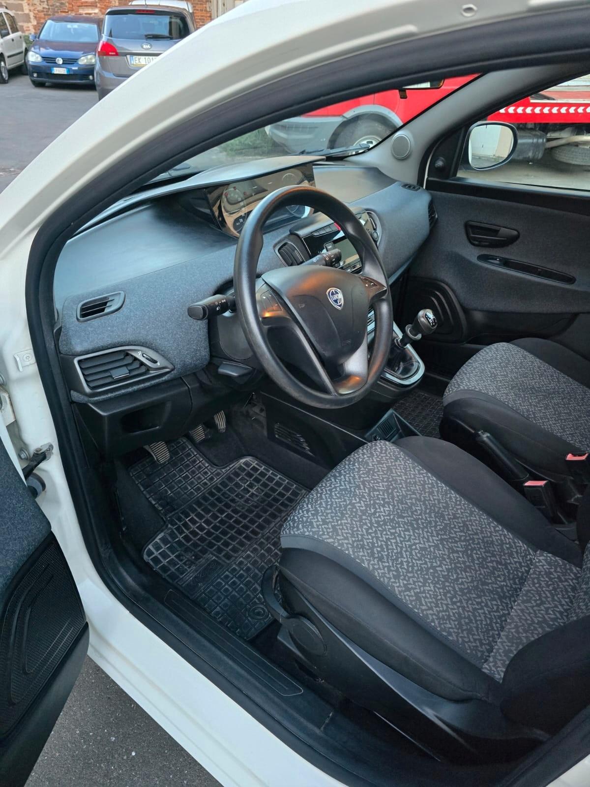 Lancia Ypsilon 1.2 69 CV 5 porte metano Ecochic Platinum