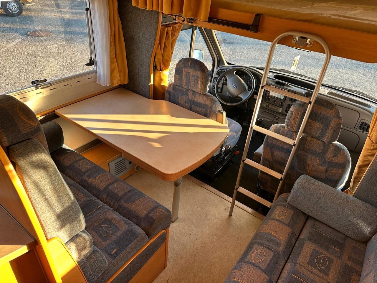 Ford TRANSIT mansardato