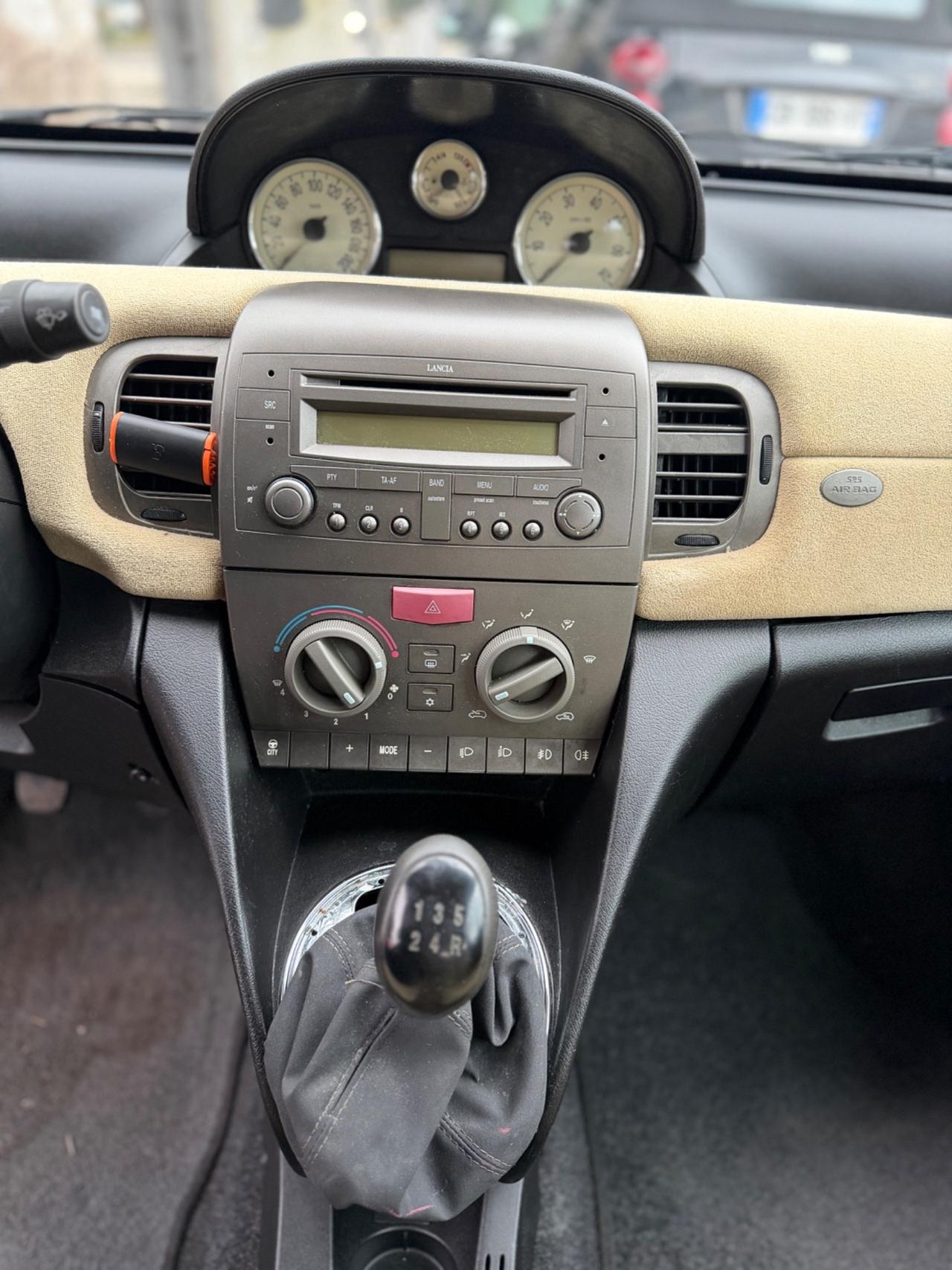 Lancia Ypsilon 1.2 16V Argento