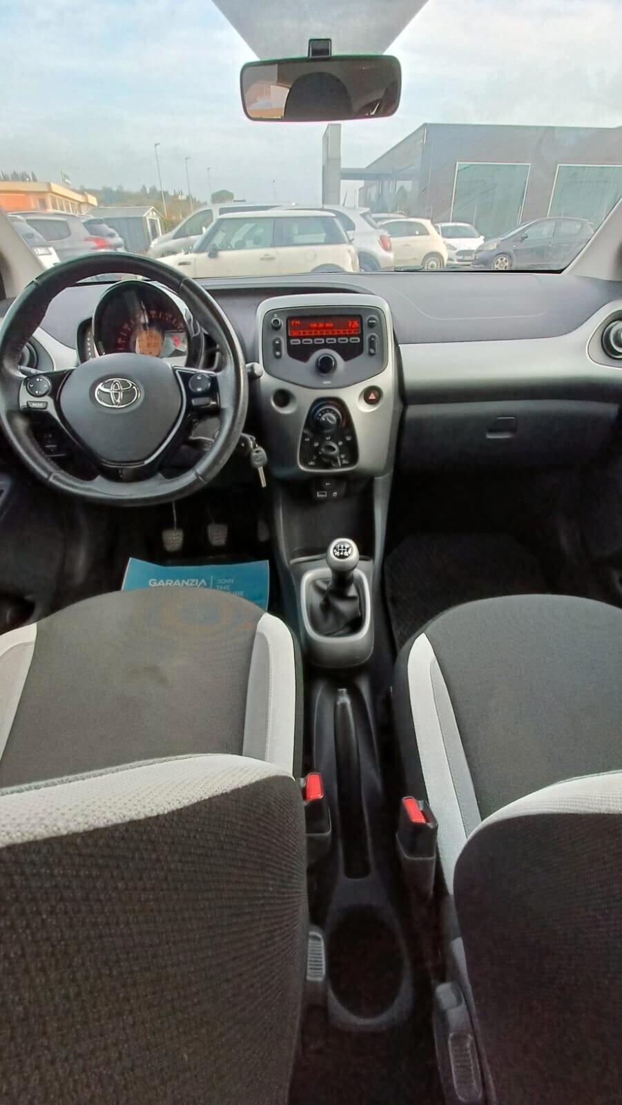 Toyota Aygo 1.0 VVT-i 69 CV 5 porte x-wave
