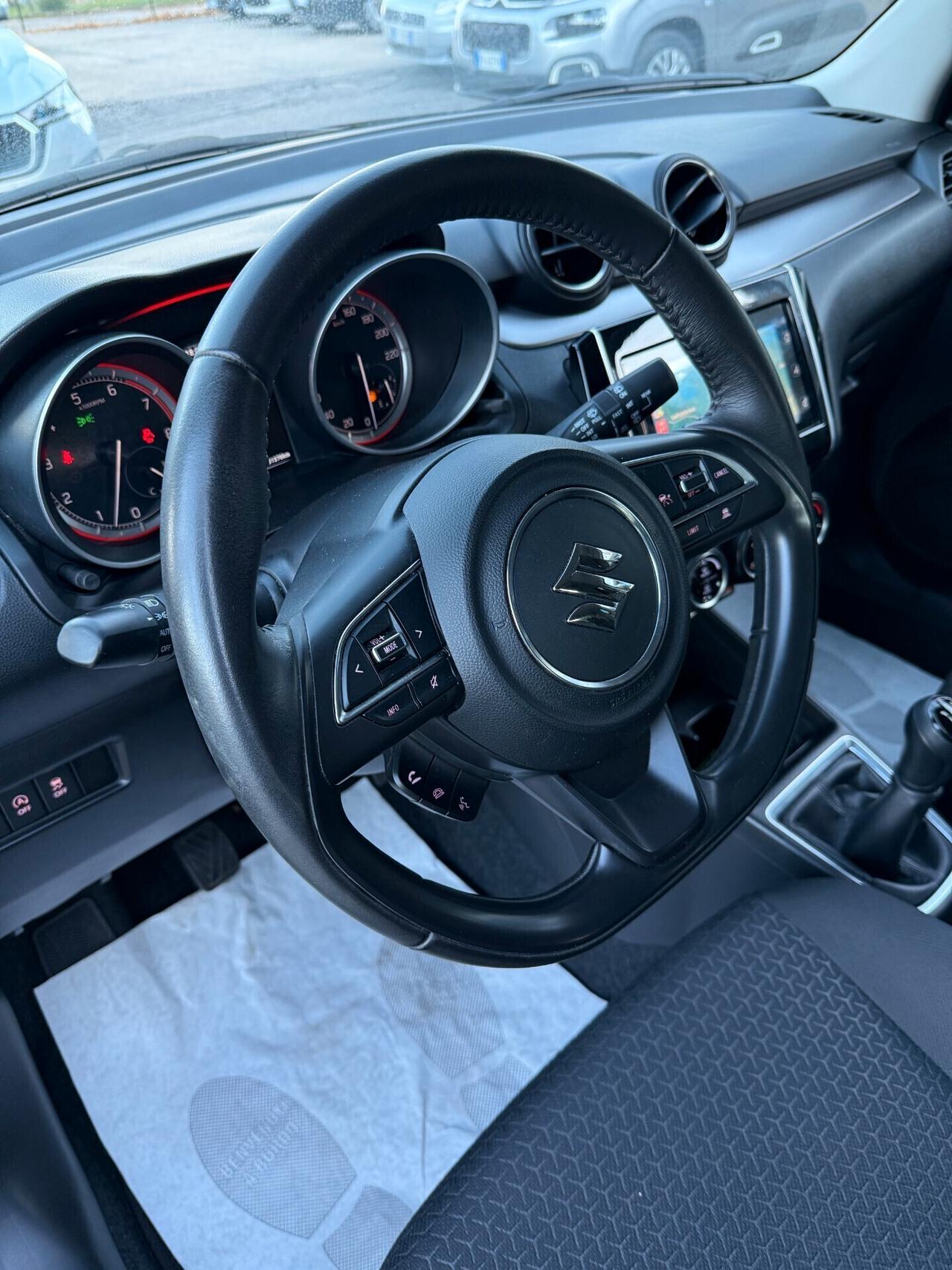 "UNA CHICCA" Suzuki Swift 1.2 Hybrid 4x4 AllGrip Top