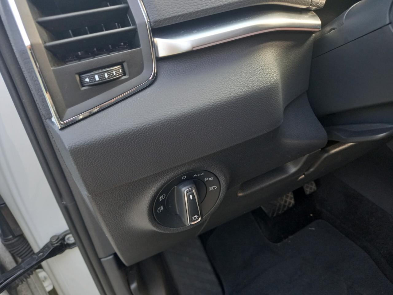 Skoda Karoq 1.6 TDI SCR Executive full
