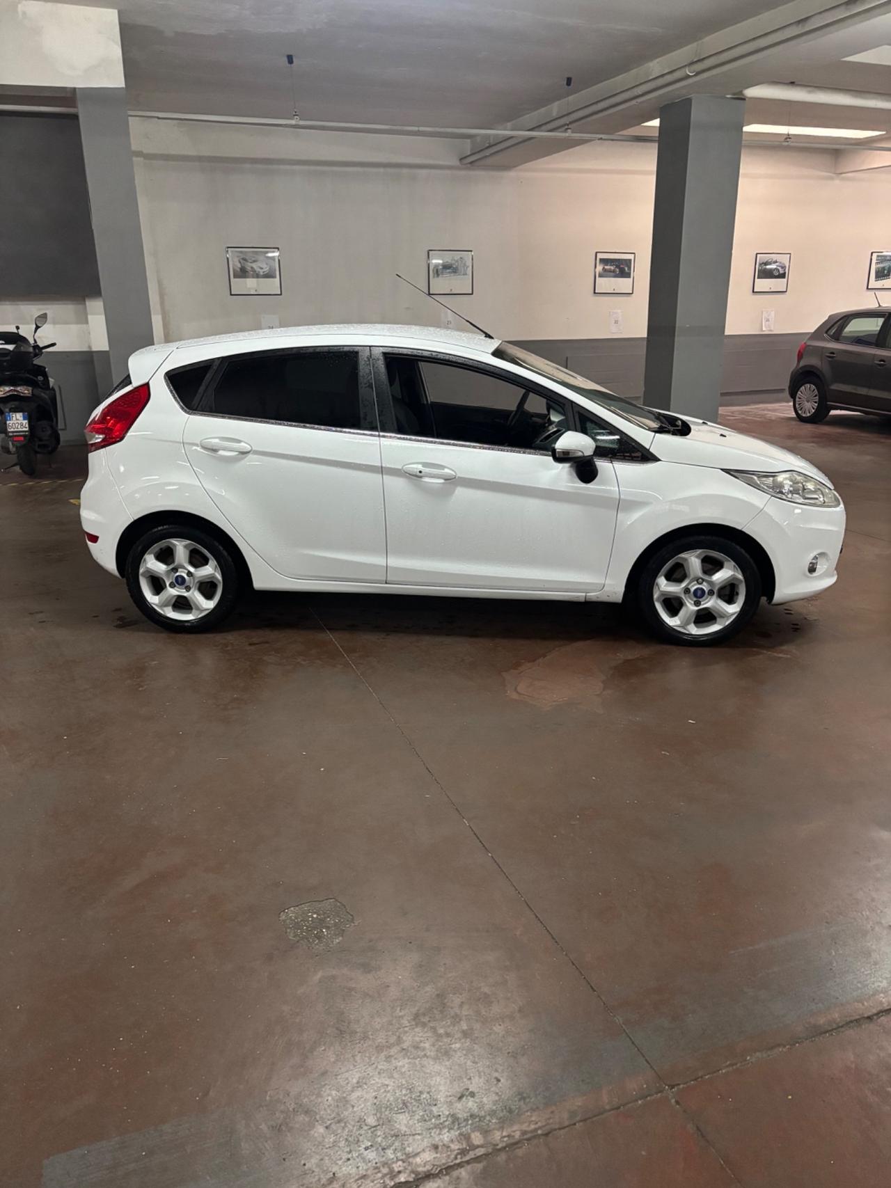 Ford Fiesta 1.4 TDCi 68CV 5 porte Titanium