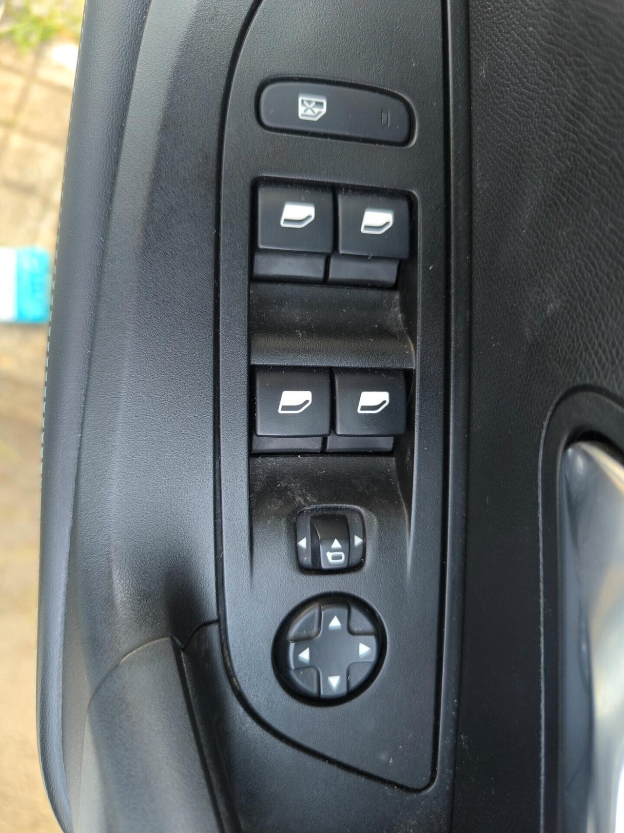 PEUGEOT 2008 1.5 DIESEL EAT8 ALLURE PACK NAVI 10 HD/COCKPIT/