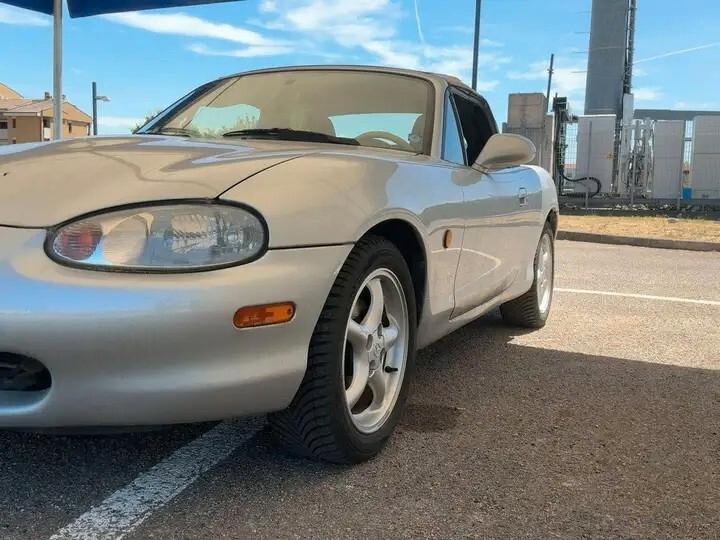 Mazda MX-5 1.9 Benzina Cabrio