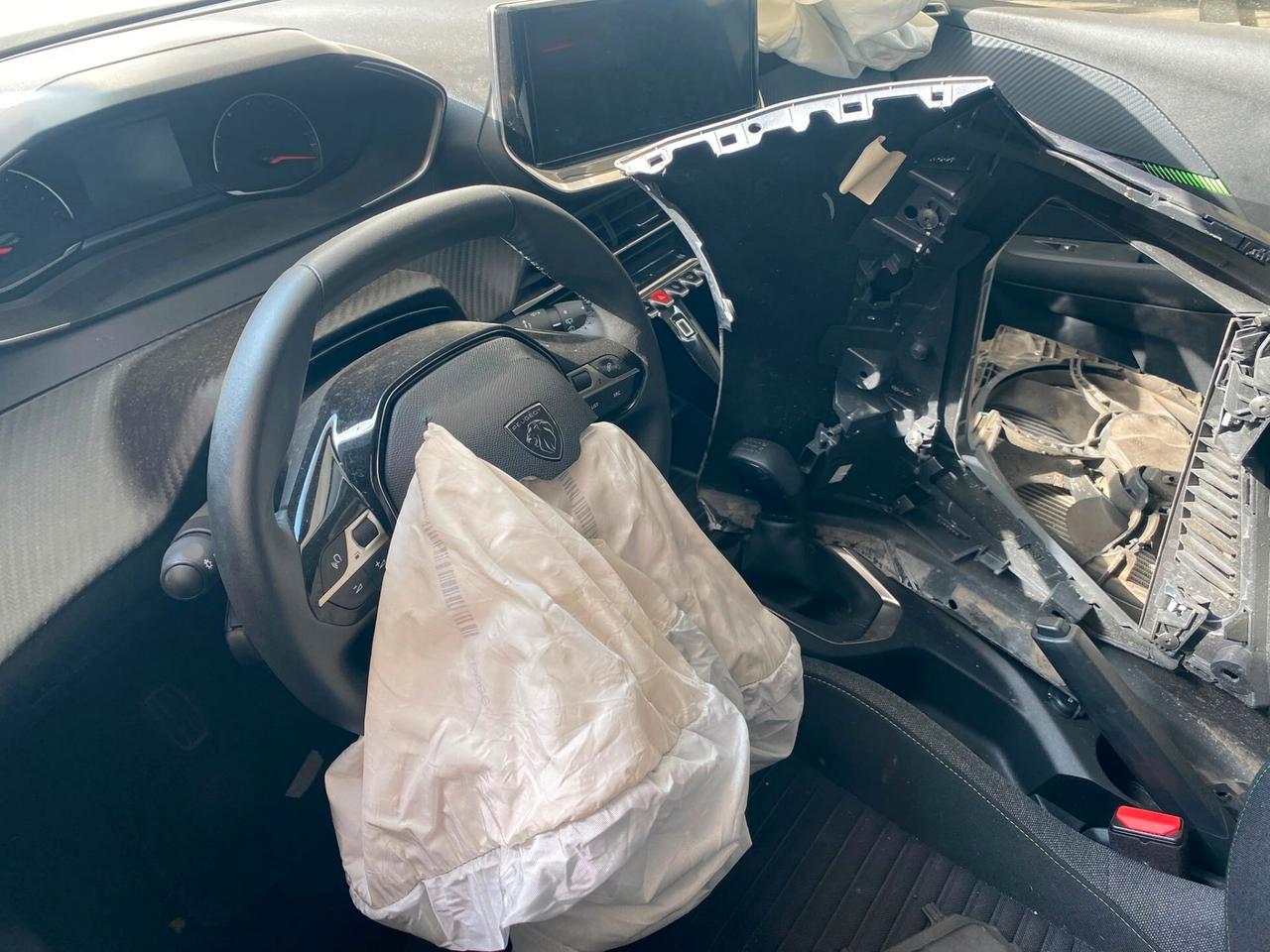 Peugeot 208 1.2cc benzina(PRIVATO)-2024