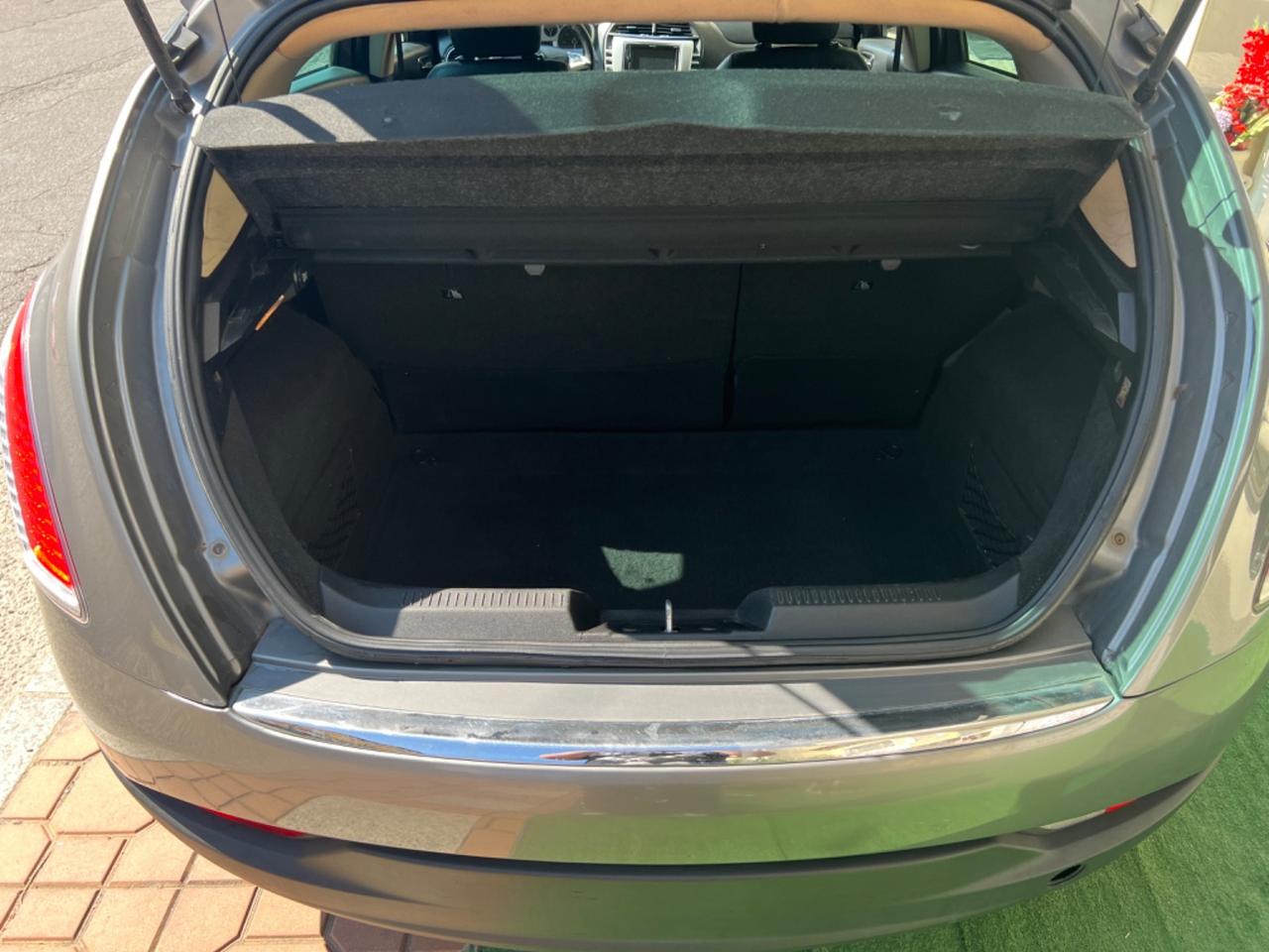 Lancia Delta 1.6 MJT DPF Platino
