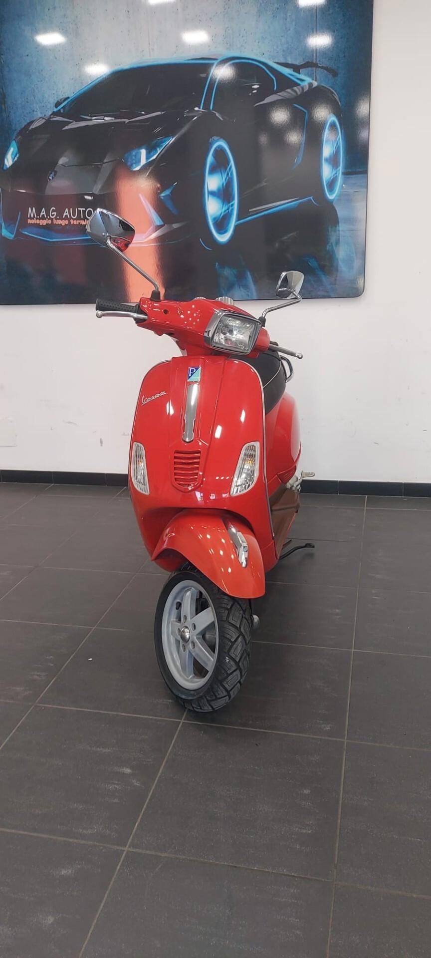 Piaggio Vespa 125 LX BASE