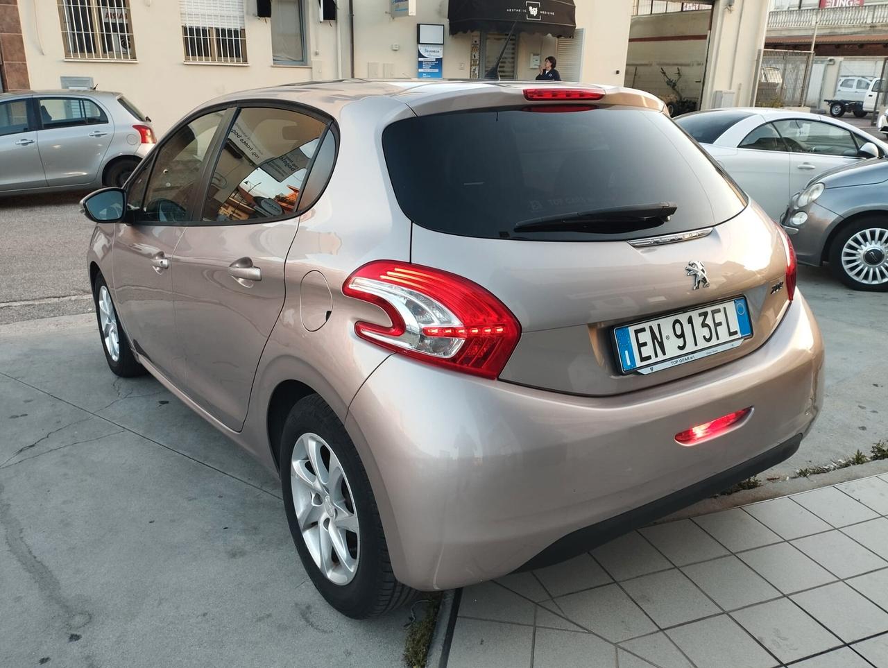 Peugeot 208 1.4 HDi 68 CV 5 porte Active